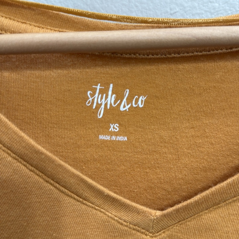 Women’s Style & Co. Mustard Yellow Fitted V-Neck Short Sleeve T-Shirt. Size XS - Picture 6 of 11